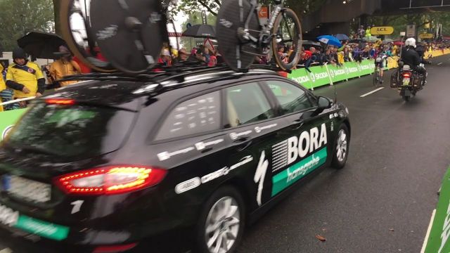 Embedded thumbnail for Bora-Hansgrohe Team bei Tour de France 