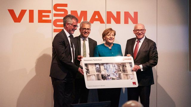 Embedded thumbnail for Viessmann eröffnet Technikum im Beisein der Bundeskanzlerin