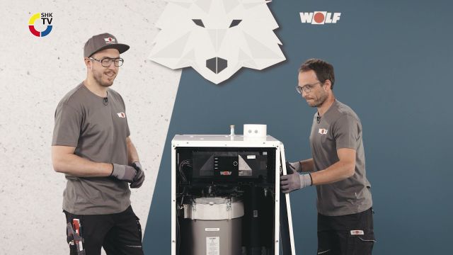 Embedded thumbnail for WOLF: Öffnen des Gerätes beim WOLF Gasbrennwertkessel TGB-2